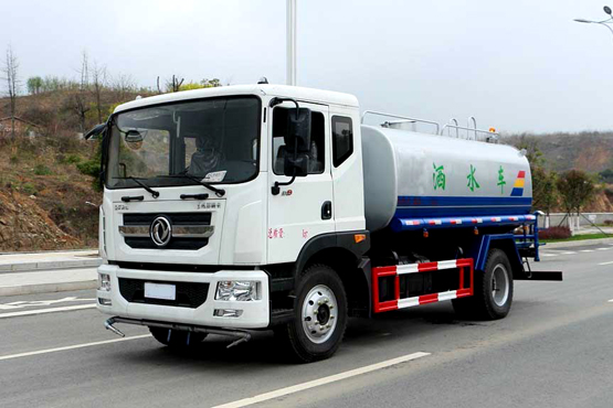 怎樣排除灑水車柴油機(jī)過早、過遲的噴油現(xiàn)象？